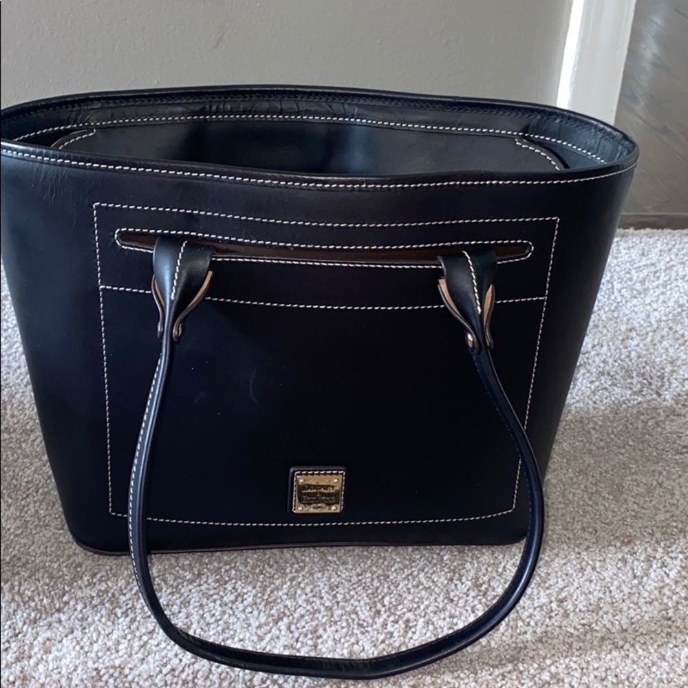 Gorgeous Dooney and Bourke tote!